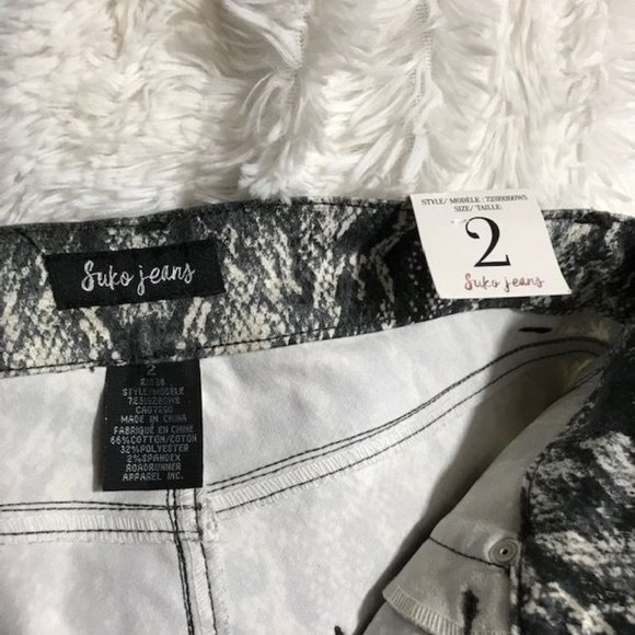 Suko Jeans Platinum Snake Stretch Cotton Blend Raw Edge Hem Jean - Picture 13 of 14